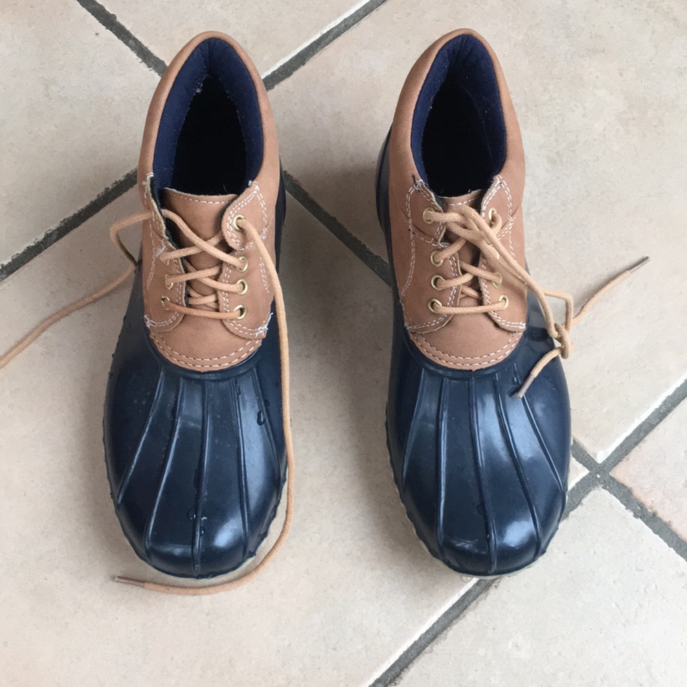 Like-new Tommy Hilfiger water proof boots